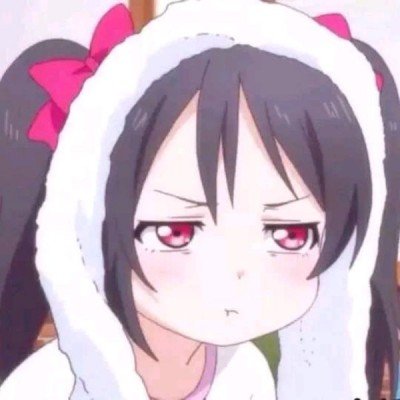 职校门口排起长队